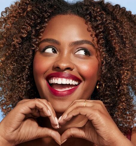 CoverGirl Makeup Essentials Mystery Bag, Stocking Stuffer Gifts, Exclusive CoverGirl Makeup Bag, 4 Full Size Products in Kuwait