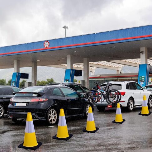 8 حزمة 12 '' Green PVC Traffic Conses Construction Construction المخاريط ذات القاعدة السوداء وأقماع السلامة في الشريط العاكس لمواقف السيارات مناطق بناء الممرات ومراقبة حركة المرور in Kuwait