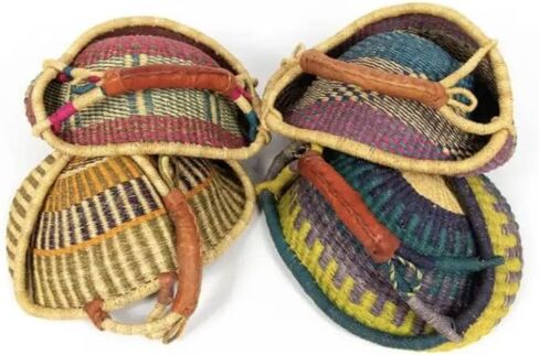 سلة أفريقية مستديرة ملونة فاخرة - مستديرة متوسطة مقاس 14 بوصة - من تصميم نساء السوق في بولجاتانجا، غانا مع مشروع خشب القلب الأفريقي - GBMRC (معبأة بشكل مسطح) in Kuwait