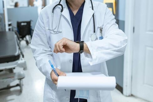 Professional Lab Coat White for Men Women Unisex Medical Labcoat Doctor Nurse Med Laboratory Coat in Saudi Arabia