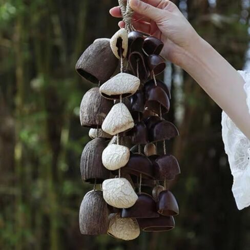 أجراس الرياح الطبيعية المصنوعة يدويًا، خشخشة تقليدية لليوجا والتأمل وشفاء الصوت، تصميم بني متعدد الأصداف مع سلسلة من القنب in Kuwait