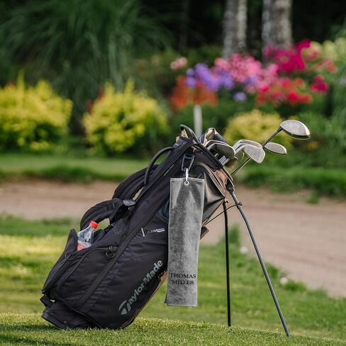 منشفة جولف مخصصة مع اسم مطرز وتصميم جولف - منشفة حقيبة جولف مخصصة مع مشبك، 26x16 ميكروفايبر - هدية لمحبي الجولف in Kuwait