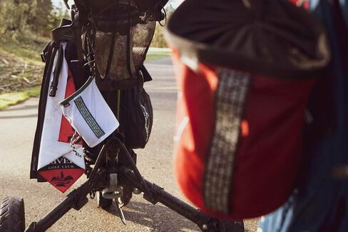 Divot Bags | Convenient Pouch to Hold Sand and Seed Mix for Fixing Divots While Golfing | Bag Easily Attaches to Golf Bag or Push Cart | Allows Golfers to Carry Divot Mix While Walking in Saudi Arabia