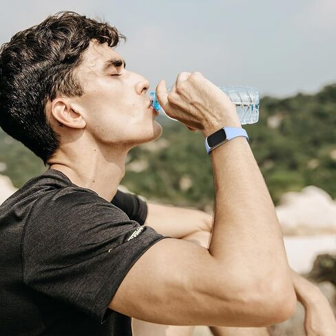8 حزم من الأربطة المتوافقة مع Fitbit Charge 5/Charge 6 Bands للنساء والرجال، ملحقات سوار معصم بديل من السيليكون النحيف المقاوم للماء لتتبع اللياقة البدنية Fitbit Charge 5/6 in Saudi Arabia