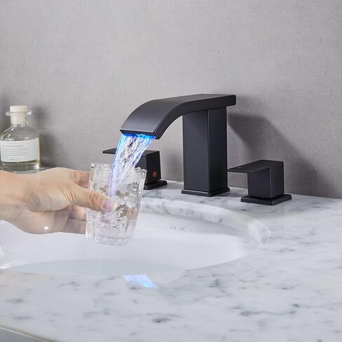 LED LED Light Bathroom Sink Faucet 3 ثقب على نطاق واسع شلال شباك 3 ألوان تغيير مع تجميع فائض الصرف وخراطيم RV Bath Varucets للمصارف 3 ثقب in Kuwait