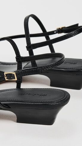 Madewell النسائية The Maycie غير المتماثلة T-Strap in Kuwait