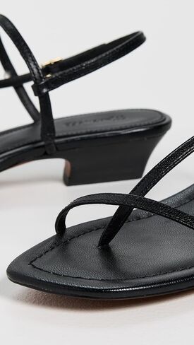 Madewell النسائية The Maycie غير المتماثلة T-Strap in Kuwait