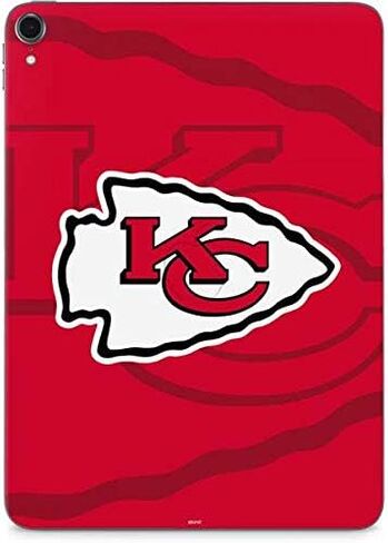 غلاف جهاز لوحي من Skinit متوافق مع iPad Pro 11in (2021) - تصميم مزدوج الرؤية مرخص رسميًا من NFL Kansas City Chiefs in Saudi Arabia