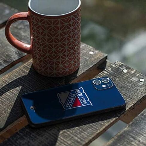 غلاف هاتف Skinit متوافق مع iPhone 11 - تصميم مرخص رسميًا من NHL New York Rangers in Saudi Arabia