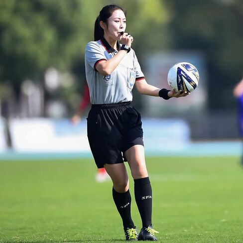 Soccer Referee Red Yellow Cards Set with Notebook and Pencil,Coach Stainless Steel Whistles with Lanyard 2Pcs (Style 3) in Kuwait