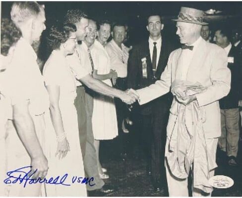 Athlon Sports CTBL-031003 8 x 10 in. Sergeant Edgar Harrell Signed WWII Vintage Black & White Photo USMC - JSA - No.SS17686 - USS Indianapolis Survivor Inscription - Captain McVay in Saudi Arabia