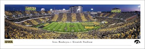 Iowa Hawkeyes Football "Run Out" - بساط مزدوج مقاس 44x18 بوصة، صورة مؤطرة فاخرة من Blakeway Panoramas in Kuwait
