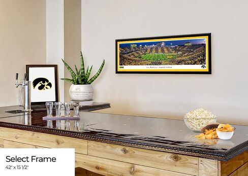 Iowa Hawkeyes Football "Run Out" - بساط مزدوج مقاس 44x18 بوصة، صورة مؤطرة فاخرة من Blakeway Panoramas in Kuwait