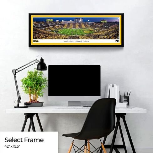 Iowa Hawkeyes Football "Run Out" - بساط مزدوج مقاس 44x18 بوصة، صورة مؤطرة فاخرة من Blakeway Panoramas in Kuwait