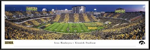 Iowa Hawkeyes Football "Run Out" - بساط مزدوج مقاس 44x18 بوصة، صورة مؤطرة فاخرة من Blakeway Panoramas in Kuwait