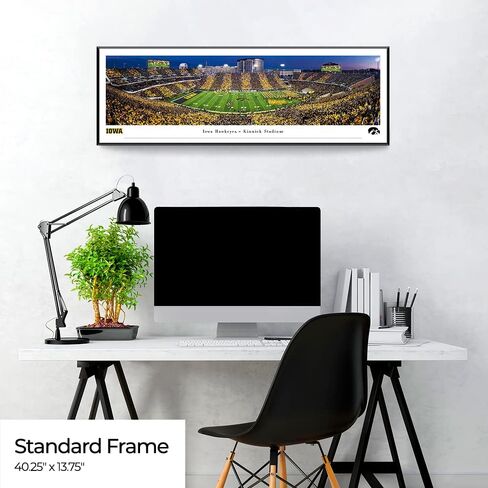Iowa Hawkeyes Football "Run Out" - بساط مزدوج مقاس 44x18 بوصة، صورة مؤطرة فاخرة من Blakeway Panoramas in Kuwait