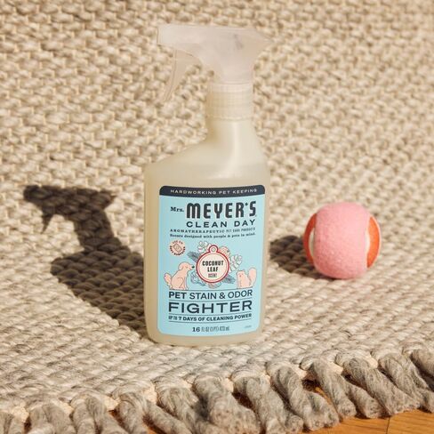 السّيدة. تشمل مجموعة Meyer's Clean Day Cat Care ، Spritz القطط - Peach و Pet Stain & Odor Fighter - أوراق جوز الهند in Kuwait
