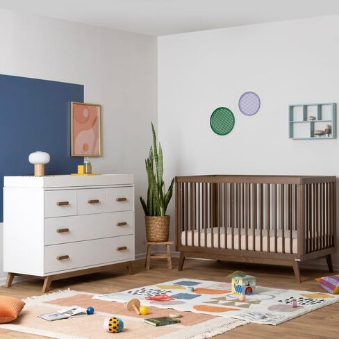 Dadada Soho مجموعة أثاث حضانة الأطفال. سرير الأطفال وخلصة مجموعة مجموعة. Soho 3 في 1 سرير قابل للتحويل و 5 درج الحضانة. خشب الزان الأبيض والطبيعي in Kuwait