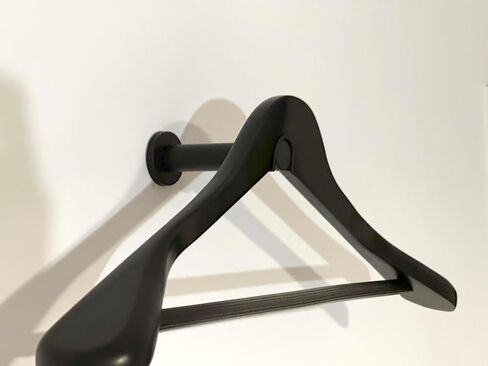 شماعات عرض Jersey ، تصميم مثبت على الحائط للمحملات الحفلات والبلوزات الرياضية (Satin Black) - تصميم محدث in Saudi Arabia