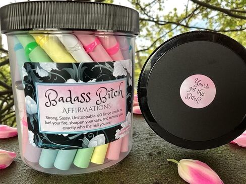 Badass Bitch Daily تأكيد التأكيد jar-60 يوم من التمكين والثقة في رفع الاقتباس للنساء القوي-هدية ممتعة للنساء (المطبوعات النابضة بالحياة (متنوعة ، تختلف)))) in Saudi Arabia