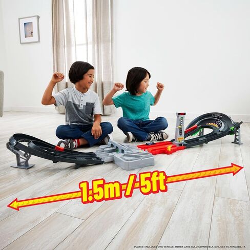 مجموعة مسار سيارة لعبة Hot Wheels ، مسار دائرة Formula 1 Grand Prix مع 3 1:64 Scale Die-Cast Toy Cars ، وضعان من السباقات مع داعم بمحركات in Kuwait