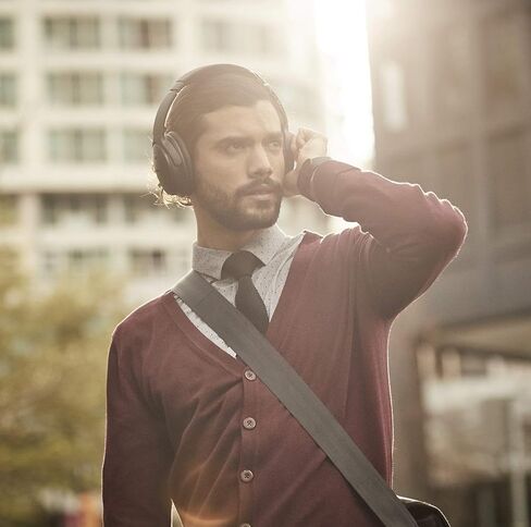 Bose Quietcomfort 35 (Series II) سماعات لاسلكية ، إلغاء الضوضاء ، مع التحكم الصوتي Alexa - Midnight Triple (متجدد) in Kuwait