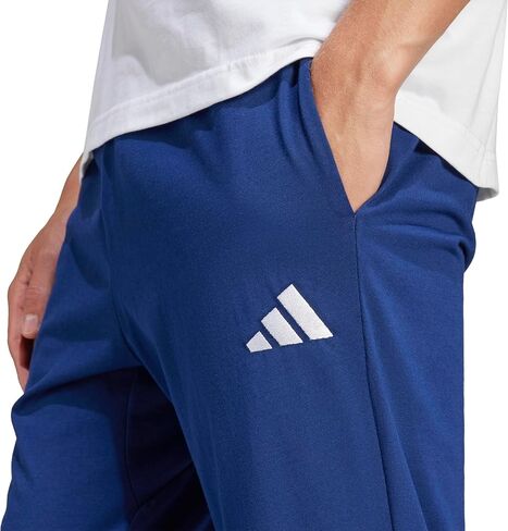 بنطال جيرسي واحد بشعار صغير للرجال من adidas Essentials in Saudi Arabia
