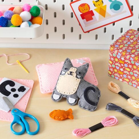 Petit Collage: Mini Craft Kit: Pocket Pet Corgi Dog - طقم خياطة محفوظ مع قطع مسبقة ، خيط ، حشوة ، إبرة آمنة وتصنيح - لعبة دقيقة خالية من الشاشة للأعمار 6+ in Kuwait