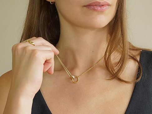 QueenBee Gold and Silver Interlocking Rings Necklace for Women – 14K Gold Plated Layered Chain, Circle Pendant Two-Tone Jewelry Gift for Birthday, Christmas – Hypoallergenic, Mixed Metal in Saudi Arabia