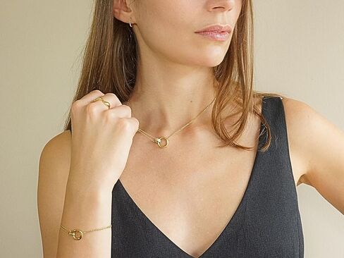 QueenBee Gold and Silver Interlocking Rings Necklace for Women – 14K Gold Plated Layered Chain, Circle Pendant Two-Tone Jewelry Gift for Birthday, Christmas – Hypoallergenic, Mixed Metal in Saudi Arabia