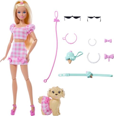 Barbie Twinning تبدو دمية مع كلب الحيوانات الأليفة في مطابقة ملابس القماش القطني الوردي وملحقاتها لكل من النظارات الشمسية والقلائد والأقواس ، الأشقر in Saudi Arabia