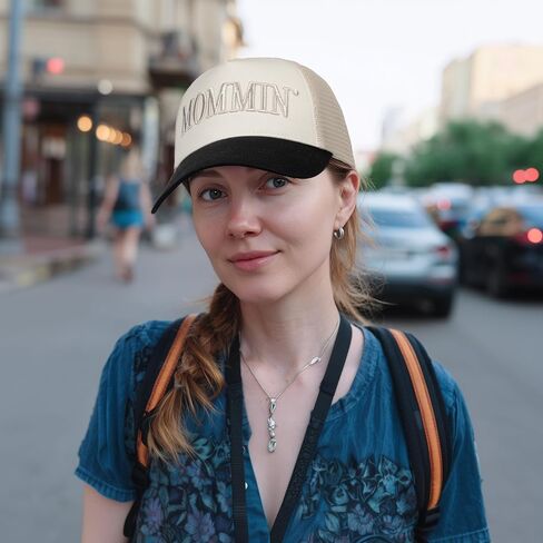 Mommin Trucker Hat for Women，Vintage Embroidered Baseball Cap，Mom Essentials Funny Gifts for Mothers Day in Kuwait