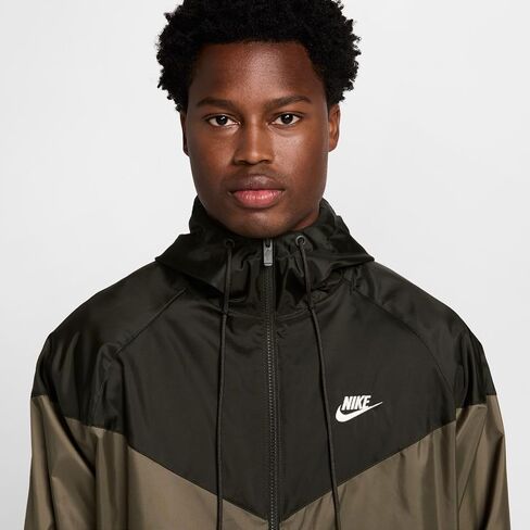 سترة Nike Sportswear Windrunner بغطاء رأس للرجال (زيتوني متوسط/سيكويا/شراع، DA0001-222) in Saudi Arabia