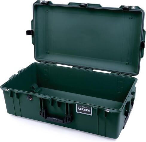 حقيبة Trekking Green Pelican 1615 Air مع مقابض ومزالج سوداء. تأتي فارغة. in Saudi Arabia