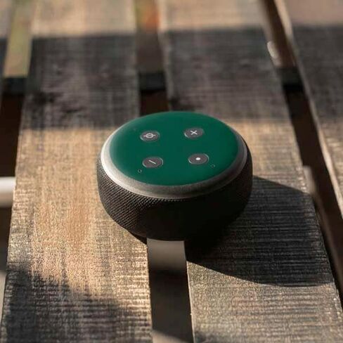 غلاف صوتي من Skinit متوافق مع Amazon Echo Dot 3 - تصميم شعار كبير مرخص رسميًا من NFL New York Jets in Saudi Arabia