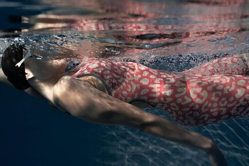 Arena Powerskin Carbon Air2 Kneeskin Open Women Women Women Swimsuit Eclipse Glare Full Body Leghes One Piece Athletic Tech Suit ، Future Dusk/Coral ، US Size 30 in Kuwait