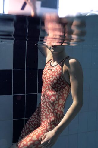 Arena Powerskin Carbon Air2 Kneeskin Open Women Women Women Swimsuit Eclipse Glare Full Body Leghes One Piece Athletic Tech Suit ، Future Dusk/Coral ، US Size 30 in Kuwait