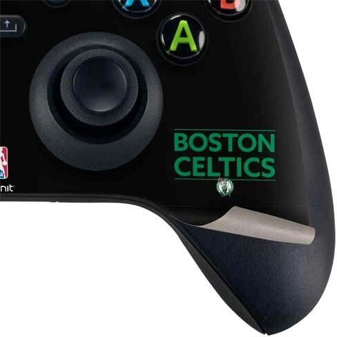 ملصق Skinit المخصص للألعاب متوافق مع وحدة تحكم Xbox Series X - تصميم كلاسيكيات الخشب الصلب المرخص رسميًا من NBA Boston Celtics in Saudi Arabia