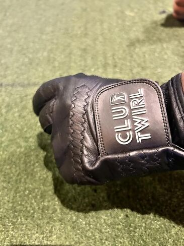 قفاز جولف ممتاز - 100% جلد كابريتا - مسامي، سريع الجفاف، قفاز لليد اليسرى in Saudi Arabia