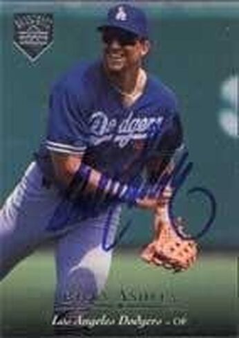 Autographed - MLB Autographed Baseball Cards in Saudi Arabia