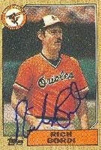 ريتش بوردي بالتيمور أوريولز 1987 توبس بطاقة موقعة. يأتي هذا المنتج مع شهادة الأصالة من Autograph-Sports. موقعة - بطاقات البيسبول الموقعة من MLB in Saudi Arabia