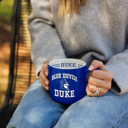 كوب قهوة مخطط بشعار العلامات التجارية NCAA Duke Blue Devils سعة 15 أونصة - شعار الفريق العتيق، طباعة وخطوط داخلية، آمن للاستخدام في الميكروويف وغسالة الأطباق - هدية رائعة للمعجبين والخريجين in Saudi Arabia