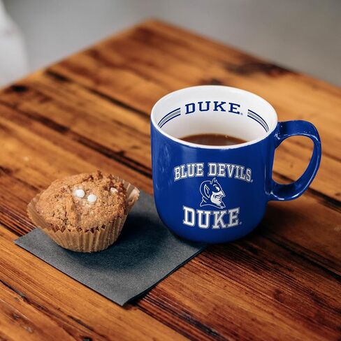 كوب قهوة مخطط بشعار العلامات التجارية NCAA Duke Blue Devils سعة 15 أونصة - شعار الفريق العتيق، طباعة وخطوط داخلية، آمن للاستخدام في الميكروويف وغسالة الأطباق - هدية رائعة للمعجبين والخريجين in Saudi Arabia