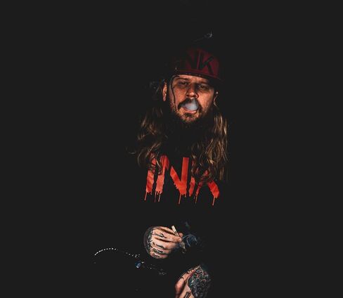 بلوفر InkAddict Bloody INK للرجال باللون الأسود in Saudi Arabia