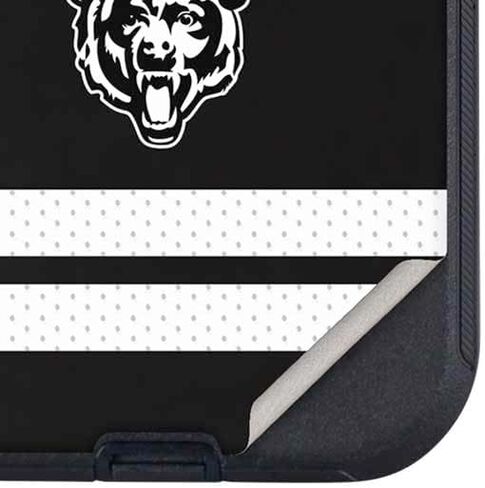 غلاف هاتف Skinit متوافق مع OtterBox Defender iPhone 13 Pro - تصميم مرخص رسميًا من NFL Chicago Bears Shutout in Saudi Arabia