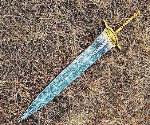 Moonlight Greatsword 53in Glowing Fantasy Sword طبق الأصل - دعامة تنكرية من الألياف الزجاجية ذات اللون الأزرق الصقيعي مع نقوش رونية، فن عرض مثبت على الحائط لمحبي آر بي جي (حواف حادة ومقاومة للكسر) in Kuwait