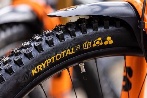 واجهة Continental Kryptotal - إطار دراجة جبلية جاهز بدون أنبوب - متخصص في التضاريس والظروف المختلطة، 29 بوصة × 2.60 بوصة، ناعم، إندورو in Kuwait