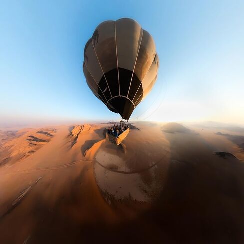 GoPro MAX — كاميرا الحركة التقليدية المقاومة للماء بزاوية 360 درجة مع شاشة لمس كروية بدقة 5.6K30 فيديو عالي الدقة ودقة 16.6 ميجابكسل وصور 360 درجة وتثبيت البث المباشر بدقة 1080 بكسل (متجددة) in Saudi Arabia