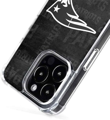حافظة هاتف Skinit متوافقة مع MagSafe iPhone 15 Pro - تصميم أسود وأبيض مرخص رسميًا من NFL New England Patriots in Saudi Arabia