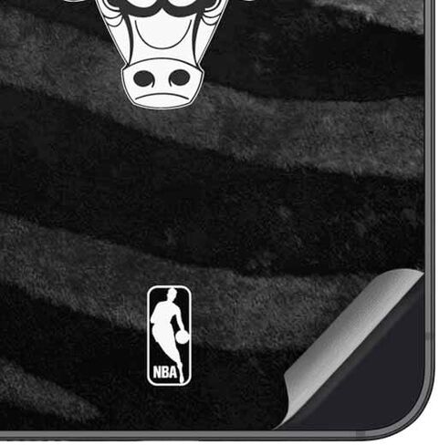 غلاف هاتف Skinit متوافق مع هاتف Galaxy A16 5G - تصميم مرخص رسميًا من NBA Chicago Bulls Dark Rust in Saudi Arabia